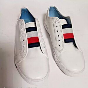 Tommy Hilifiger  white  tennis shoes sz7 excellent condition barely worn